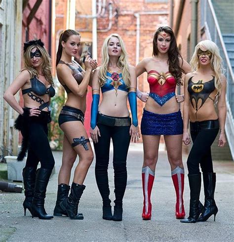 topless models banned from comic convention cosplay