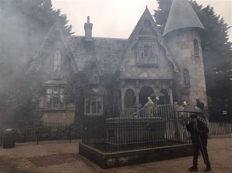 curse  alton manor   return   classic haunted house