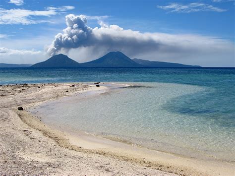 file sun sea sand and volcano