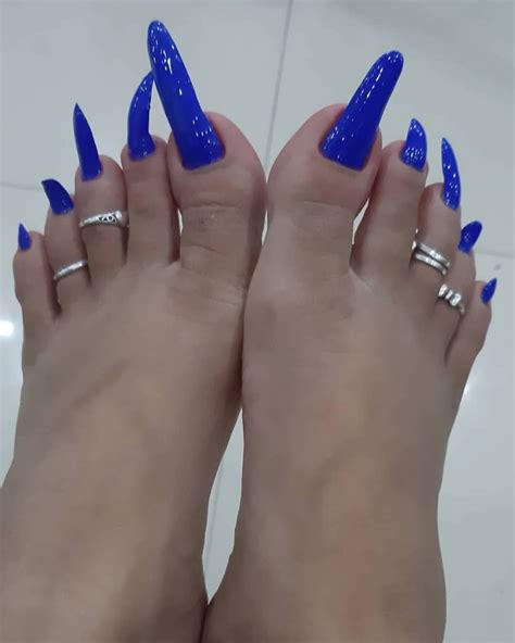 ohhhh yeah long toenails toe nails long natural nails