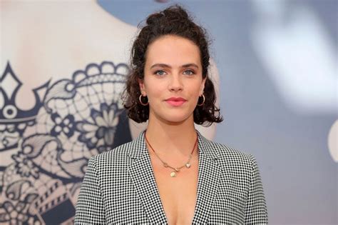 What Is Jessica Brown Findlay S Net Worth And What Is She