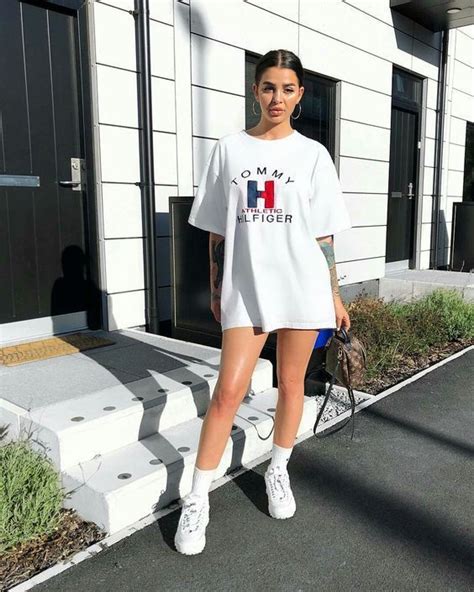 50 The Fashionable Ways To Wear An Oversized T Shirt 51 In 2019