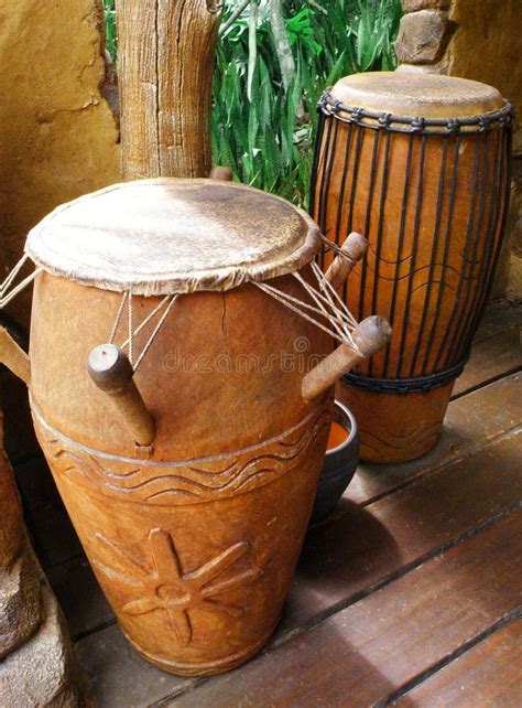 tamburi tribali africani fotografia stock immagine  etnico