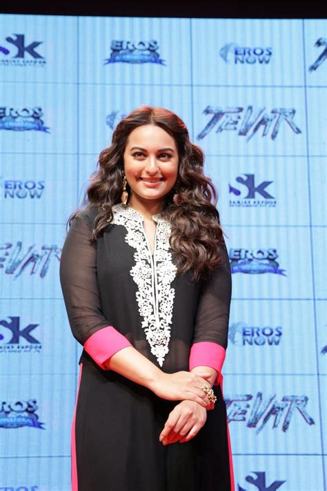 sonakshi sinha latest hd photos and wallpapers collection