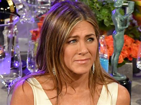 jennifer aniston explains why she cut friends out who aren t vaccinated