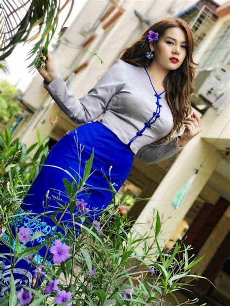 Shin Yoon Myat Wearing Myanmar Outfit And Looks Gorgeous Burmese