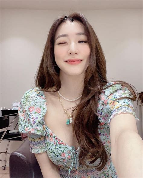 Snsd Tiffany Charms Fans With New Photos On Chuseok Kpopstarz
