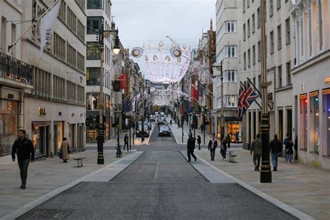 famed shopping streets prepare  worst