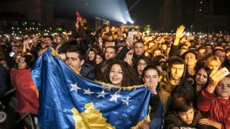 jahrestage kosovo feiert zehnten jahrestag der unabhängigkeit von serbien welt