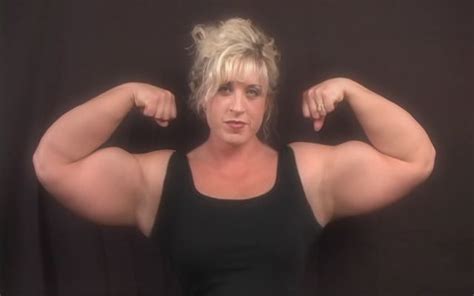 Female Bodybuilder Flexes Her Huge Biceps By Musclewomen On Deviantart