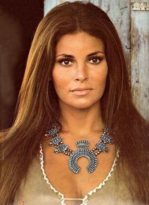 raquel welch classic beauty timeless beauty hollywood stars classic