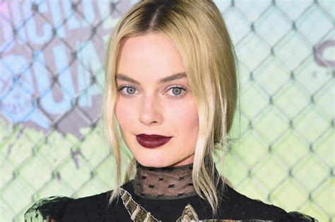 Suicide Squad Margot Robbie Isn T A Fan Of Harley Quinn S