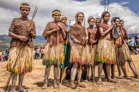 daily mail online on twitter the isolated indonesian dani tribe where
