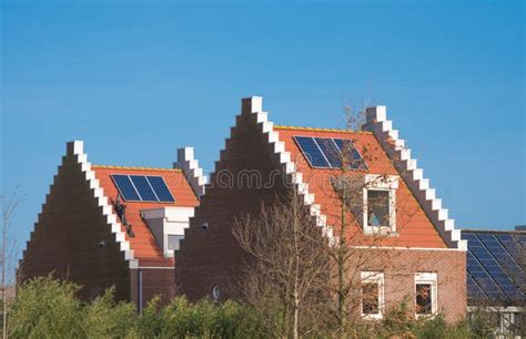 huizen met zonnepanelen stock afbeelding image  nederland