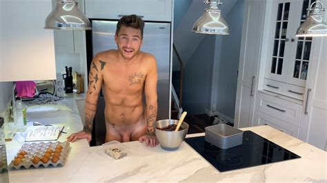 Model Of The Day Naked Baking W Josh Moore Daily Squirt
