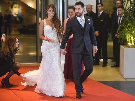 lionel messi wife antonella roccuzzo is one out of the box