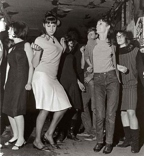 When Beehive Hairdos Ruled The Earth Sixties Fashion 1960 Style