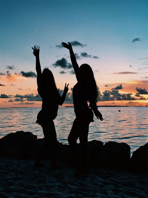 Best Friends 💕 Silhouette Pictures Besties Pictures
