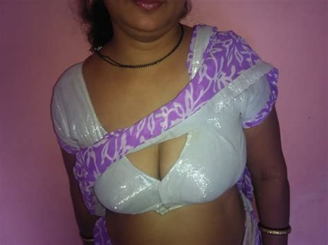 mallu aunty boobs cleavage photos milf blouse open boobs exposed