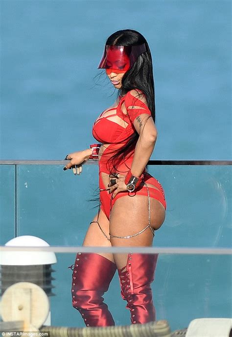 Nicki Minaj Wears Body Chain Around Her Booty In Miami