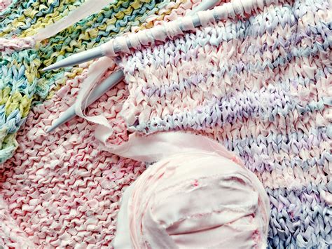 knitting  strips  fabric