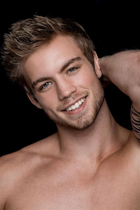 ravishing male model dustin mcneer from antm cycle 22 builds up his