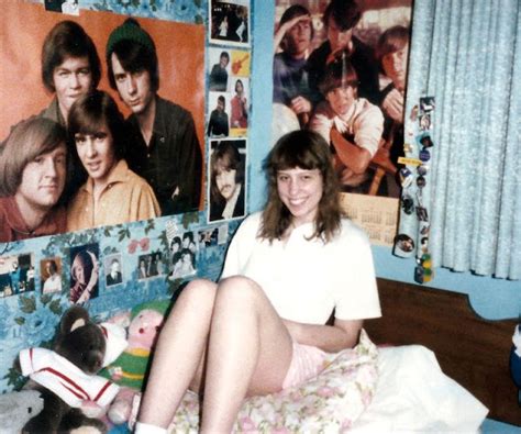 before internet 20 cool snaps show what girls often did at home in the