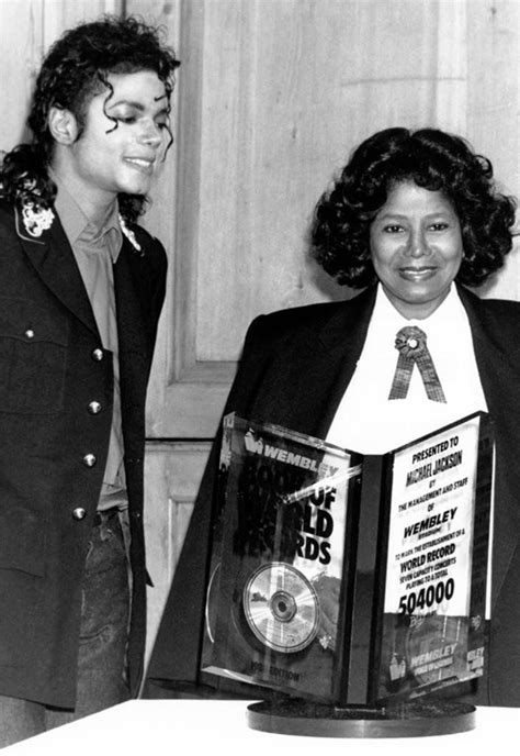Mj W His Mother Accepting Another Guinness Book Of World Records Award