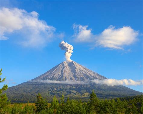 yogyakarta adventure  merapi volcano tracking