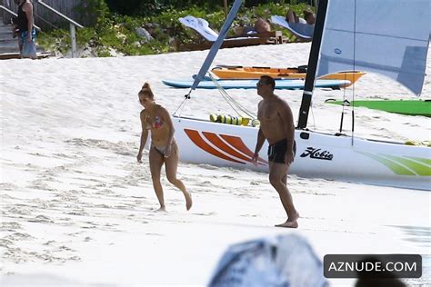 Jennifer Lopez And Alex Rodriguez At The Beach In Turks