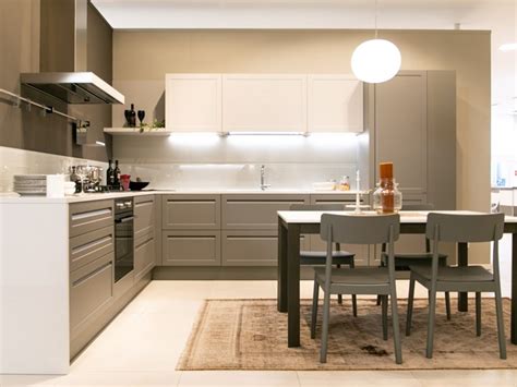 Giocare con il colore rosso in cucina: Cucina Carattere Scavolini