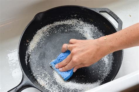 tips  clean cast iron pans