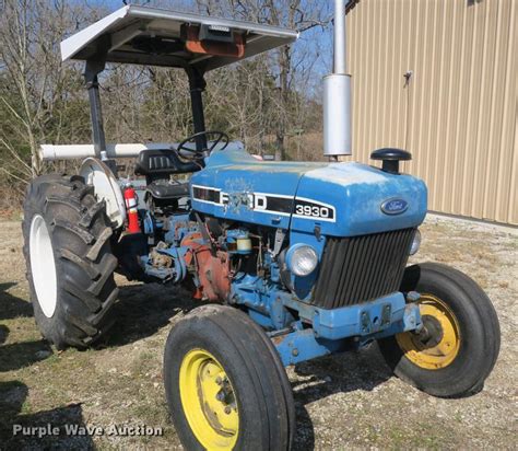 ford  tractor  forsyth mo item db sold purple wave