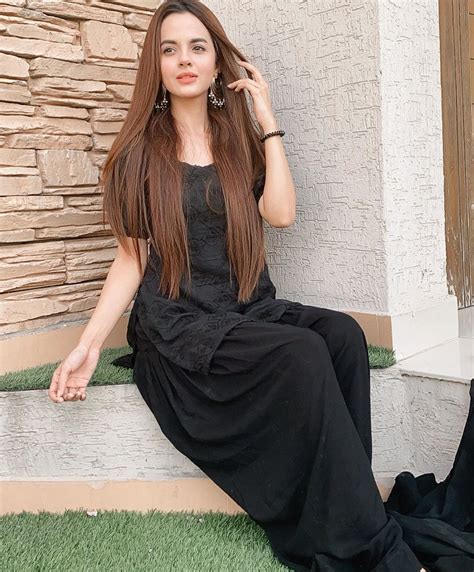 latest beautiful clicks  actress komal meer pakistani drama celebrities