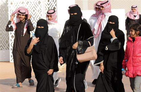 saudi women need not wear abaya robes senior cleric says middle east eye