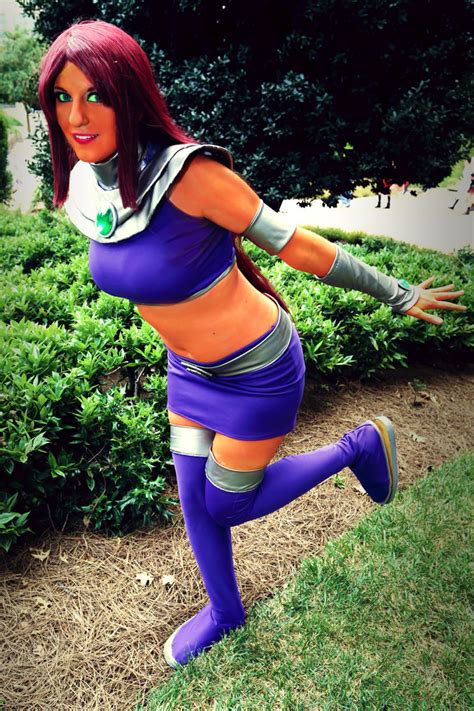 21 Starfire Cosplays That Look A Thousand Times Better Than The Titans