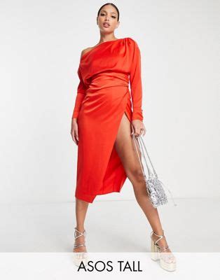 asos design tall midi jurk van satijn met blote schouders en geplooid lijfje  rood asos