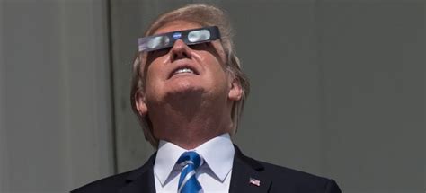 trump wears glasses photog snaps rare photo   presidential peepers huffpost australia