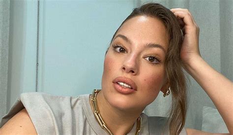 Ashley Graham S Steamy Nude Selfie Proves It S Ok For Moms
