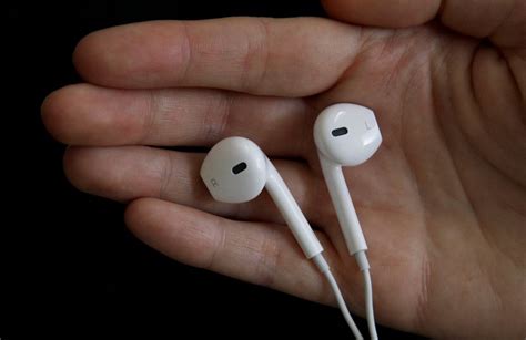 Earpods Apple Releases New Headphones With New Name Huffpost Impact