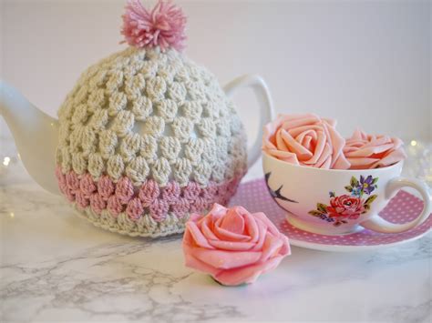 crochet tea cosy pattern bella coco  sarah jayne