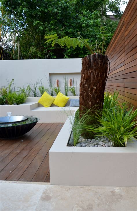 modern garden design outdoor room  kitchen seating hardwood screen london designer cat