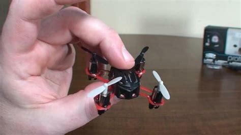 miniaturowy dron zmiesci sie  dloni technowinki