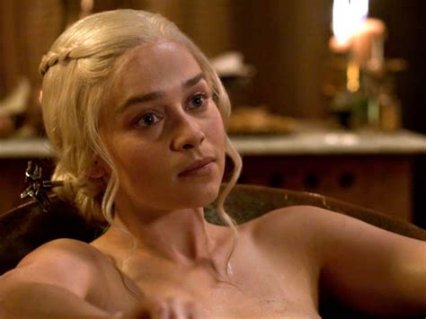 Game Of Thrones Emilia Clarke Vents About Fans Fixation On Nudity