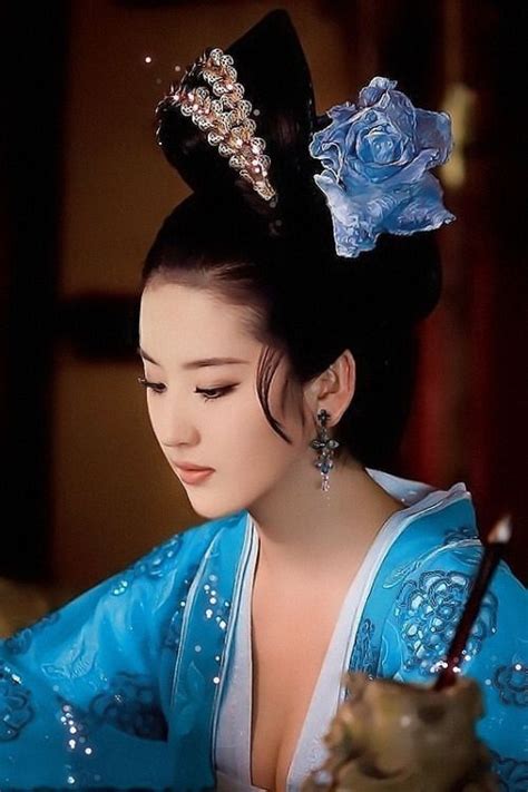 Liu Yifei Crystal Lau Annie Leibovitz Beautiful Asian Hair Color