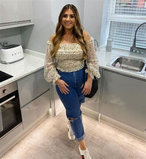 gogglebox star izzi warner floors fans with adorable snap