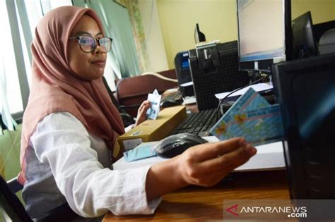 disdukcapil kabupaten bogor targetkan cetak  ktp sebulan