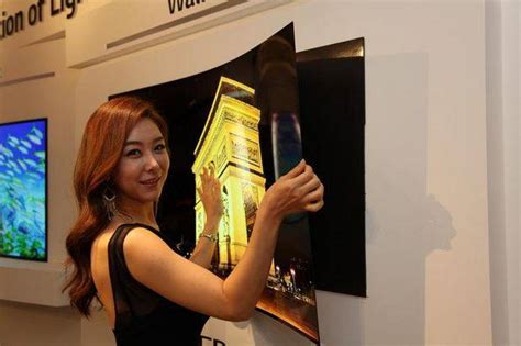 Lg Unveils Its Oled Screen A Wallpaper Tv That S So Thin You Can