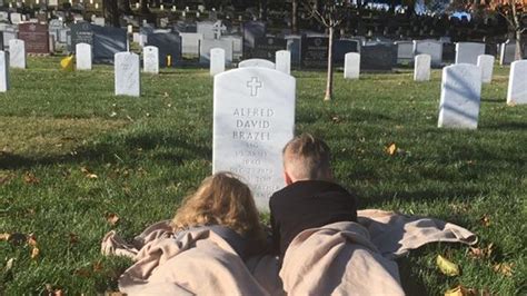 sweet photo captures brothers visit to dad s grave at arlington national cemetery