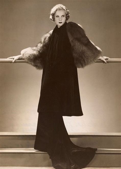 Pin Di 1930s 1940s Women S Fashion Su 1930s Evening Capes And Coats